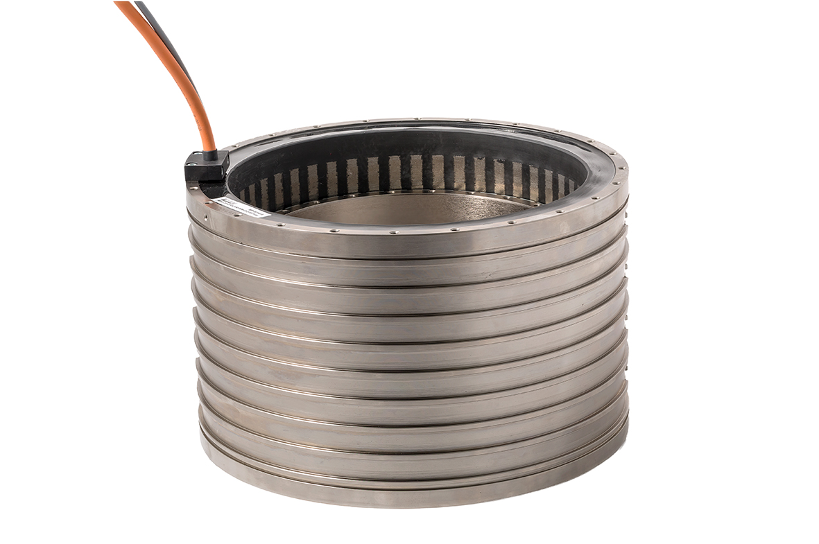 INA驅(qū)動和機電股份兩合公司（IDAM）憑借新的RIB系列力矩電機提供散熱優(yōu)化的直接驅(qū)動，使機床提高生產(chǎn)率并降低能源消耗。