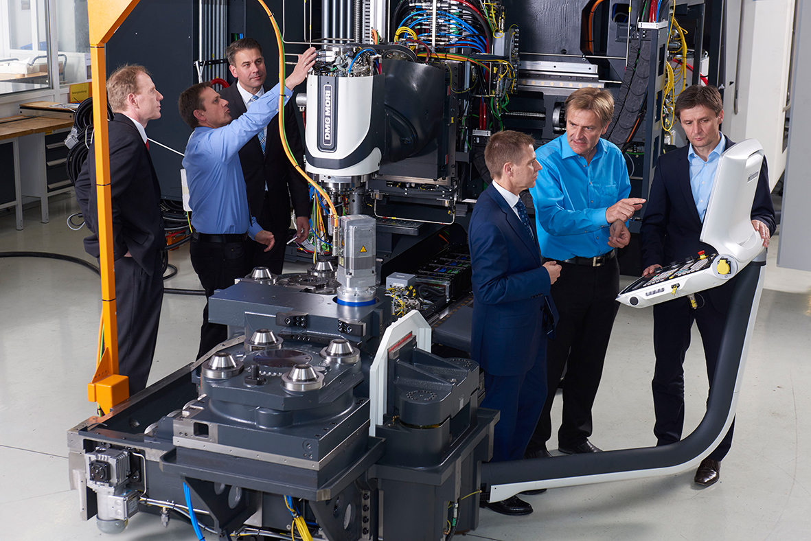 在一個實際投資項目中，舍弗勒和Deckel Maho Pfronten公司的專家開發(fā)出了&ldquo;機床4.0&rdquo;，利用現(xiàn)有生產(chǎn)技術(shù)與傳感器、云技術(shù)和數(shù)字化零部件的連接，向數(shù)字化生產(chǎn)目標(biāo)邁出了實質(zhì)性的一步。